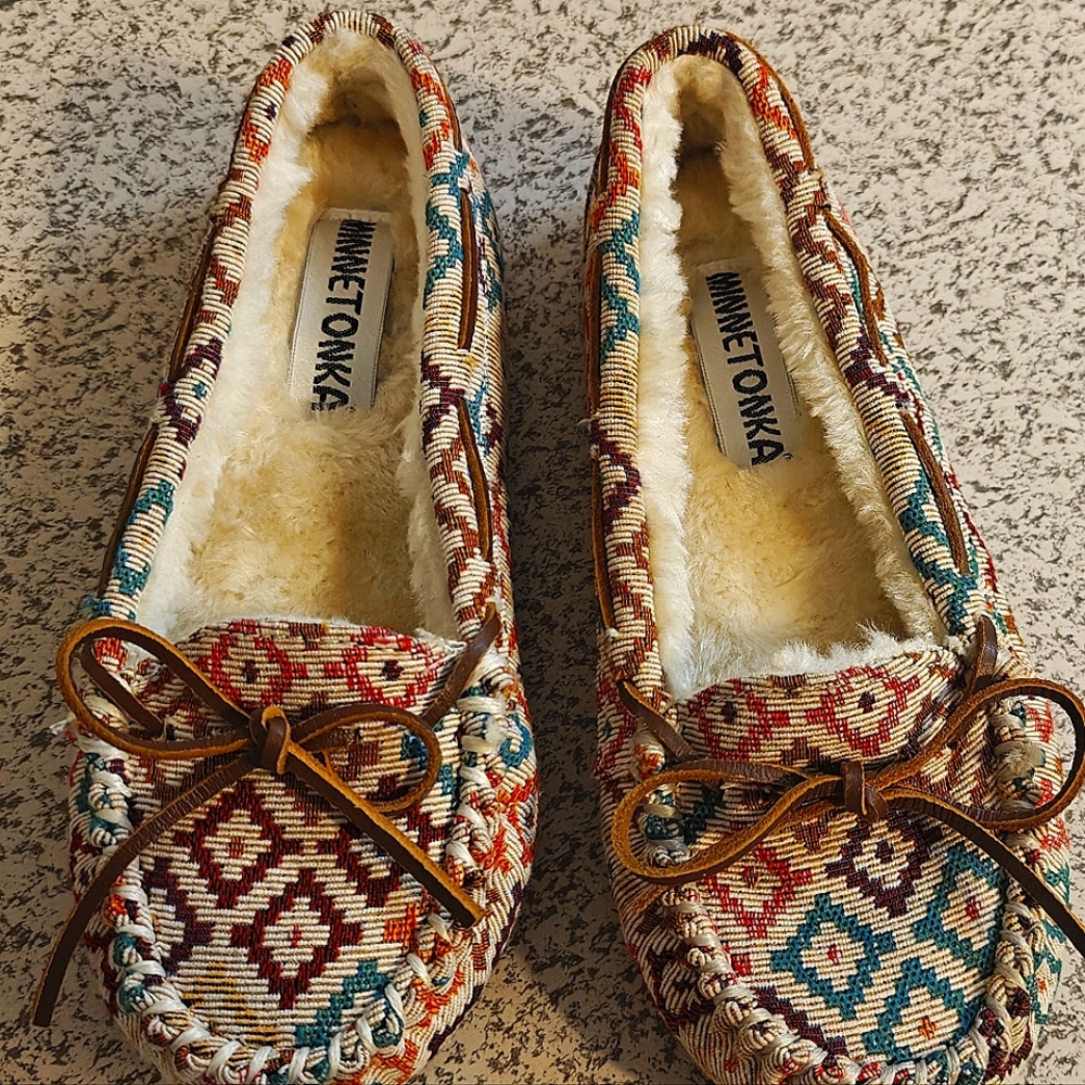 Minnetonka Cally Women's Moccasins Aztec Slippers Faux Fur Lined Size 6 M